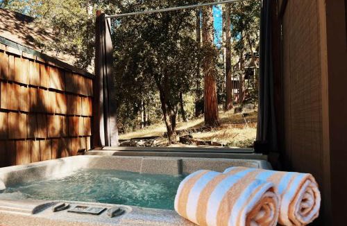 Idyllwild House | Clarity Cabin A-Frame Sanctuary w Hot Tub Fireplace Grill AC Hammock Chairs Fire Pit Pets OK