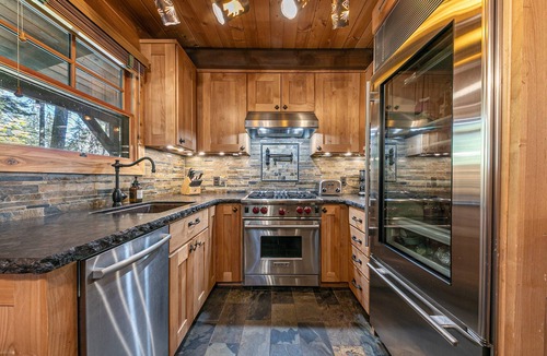 Tahoe Pines House | Classic Cabin in the Pines by Tahoe Getaways - Walk to Lake, Pet-Friendly 3 BR w/Yard & Hot Tub!