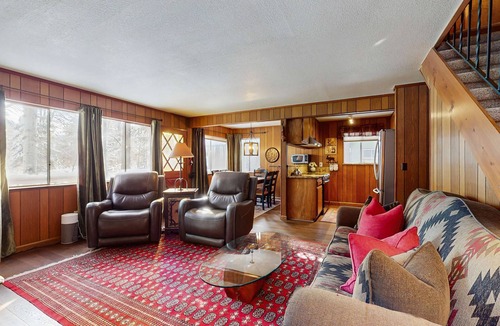 Tahoe Island House | Classic Gambrel-style cabin, family and pet friendly, walk to lake, close to ski