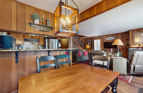 Tahoe Island House | Classic Gambrel-style cabin, family and pet friendly, walk to lake, close to ski