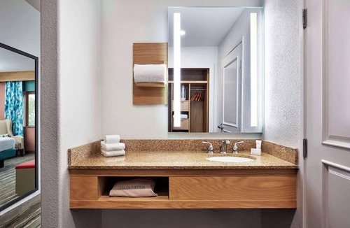 Pismo Beach Hotel | Classic King Suite | Free Parking, 1.9 mi to Monarch Butterfly Grove