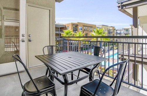 Sunnyvale West Apartment | Classic Sunnyvale 1BR w/ Pool, W/D & Gym, near FB & Google, by Blueground