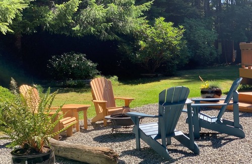 Tofino House | Clayoquot Retreat - Steps from South Chesterman Beach + hot tub. Dog friendly!
