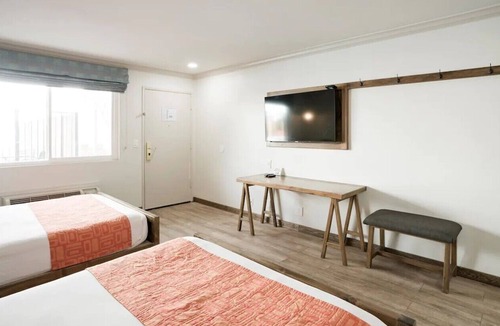 Ramona Cabin | Clean 2 Double Bed Room in Ramona Wineries