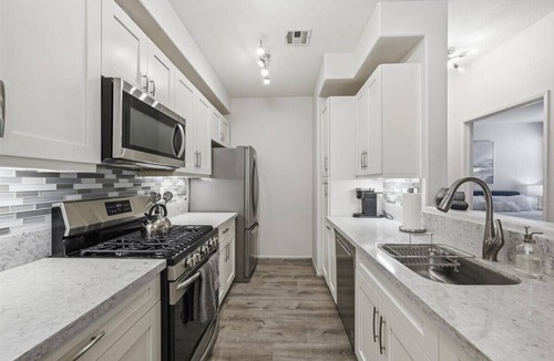 Carmel Valley Condo | Clean and modern Carmel Valley/Del Mar condo near beach, races, Torrey Pines