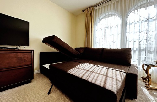 Oakridge House | Clean & Comfortable 8BR 6BA Home Quiet Safe Area Near Airport & Downtown