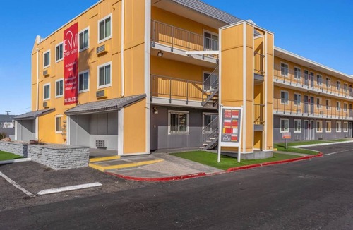 Las Vegas Apartment | CLOSE TO DOWNTOWN & EASY ACCESS TO THE FREEWAY, STOP BY TODAY & ENJOY YOUR STAY.