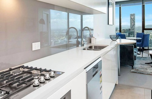 Brisbane Central Business District Hotel | Cloudbridge Convenient 3 BR. 2BTH Sky Brisbane CBD