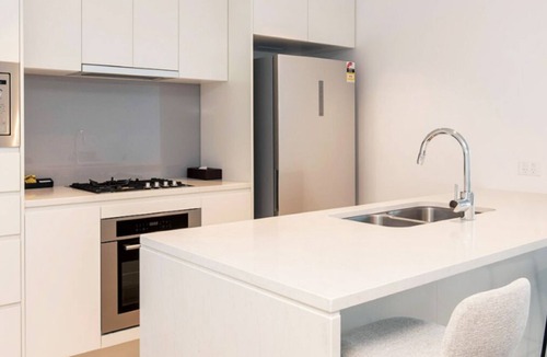 Brisbane Central Business District Hotel | Cloudbridge Convenient 3 BR. 2BTH Sky Brisbane CBD