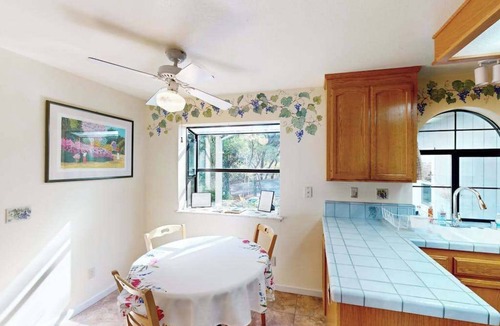 Cloverdale House | Cloverdale 3BR hillside lodge on 7 acres with hot tub & wave pool