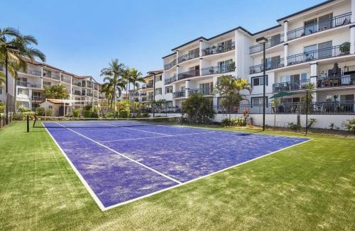 Southport Apartment | Coastal 1-Bed Apartment with Pool & Tennis Court
