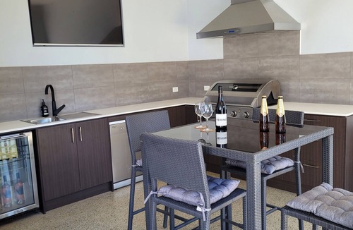 Rye House | Coastal 5 Bedroom Rye beach escape - suitable for families or groups.