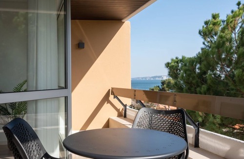 Oeiras Apartment | Coastal Charm by LovelyStay