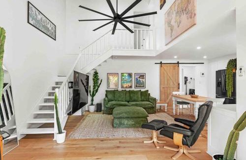 Burleigh Waters House | Coastal Comfort in Burleigh Heads Parking and WIFI