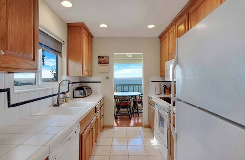 La Selva Beach House | Coastal Cottage with Beach Access and Bay Views