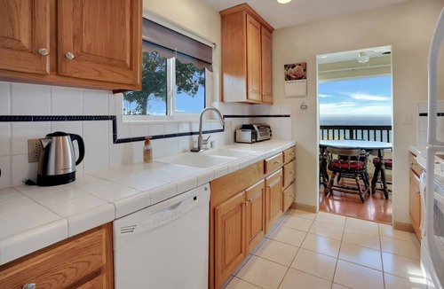La Selva Beach House | Coastal Cottage with Beach Access and Bay Views