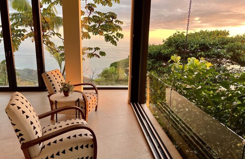 Ballena Villa | Coastal elegance in a decorator villa overlooking the Whale's Tail