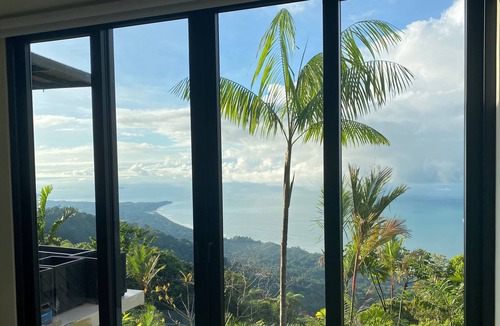 Ballena Villa | Coastal elegance in a decorator villa overlooking the Whale's Tail