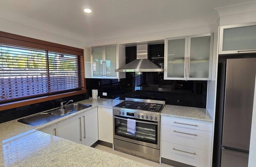 Southport House | Coastal Escape on Bixa – Bright and Airy 3BDR Home