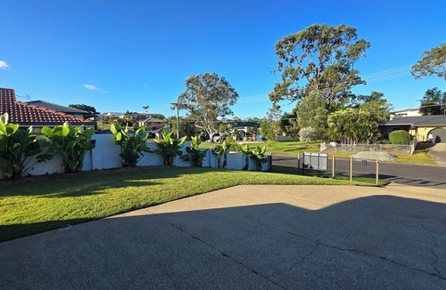 Southport House | Coastal Escape on Bixa – Bright and Airy 3BDR Home