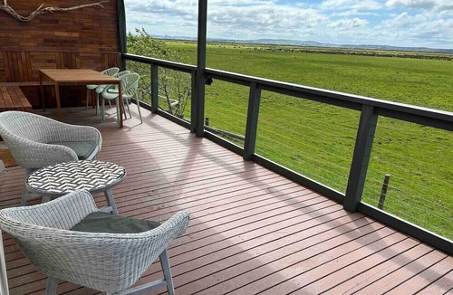 Venus Bay House | Coastal, Farm & Charm! Linen, Wi-fi, Pet Friendly
