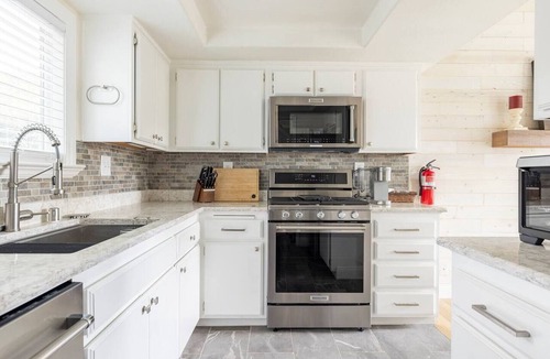Arroyo Grande Condo | Coastal Home with EV Charger & BBQ near The Village