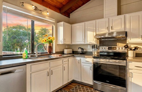 Moss Beach House | Coastal Retreat - 3,000 sqft, Pets Ok, Walk 2 Beach & Tidepools, Surf, see Seals