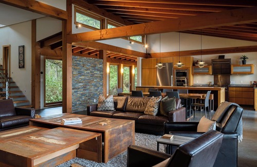 Tofino House | Coastal View-Waterfront, Tranquil, Hot Tub, Sauna!