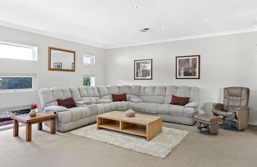 Upper Coomera House | Coaster By Khove