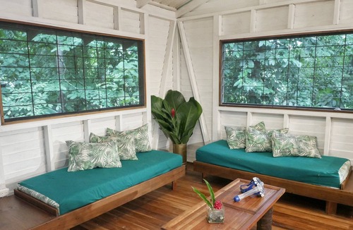 Cocles Villa | Cocoa Jungle Art Villa: 8 minute drive to Cocles Beach. Flat rate no hidden fees