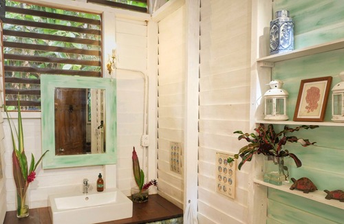 Cocles Villa | Cocoa Jungle Art Villa: 8 minute drive to Cocles Beach. Flat rate no hidden fees