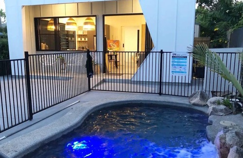 Moffat Beach Cabin | Coconut Cottages, 2 x Cottages + Pool