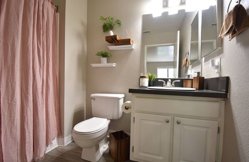 Citrus Heights Apartment | Colorful & Cozy King & Queen Suite