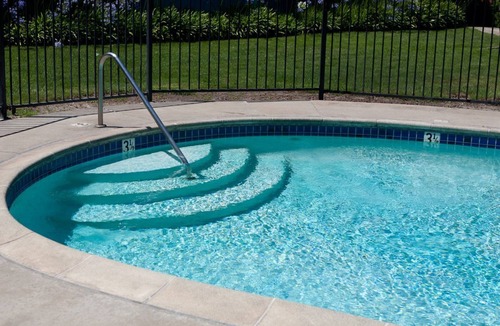 East End Apartment | Comfort and Convenience, Free Breakfast, Pool, Jacuzzi, Near Oracle Arena