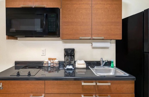 North Las Vegas Hotel | Comfort & Convenience: North Las Vegas Room with Kitchen! Near Cheyanne Square!