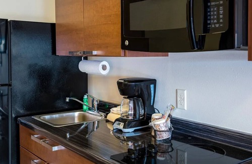 North Las Vegas Hotel | Comfort & Convenience: North Las Vegas Room with Kitchen! Near Cheyanne Square!
