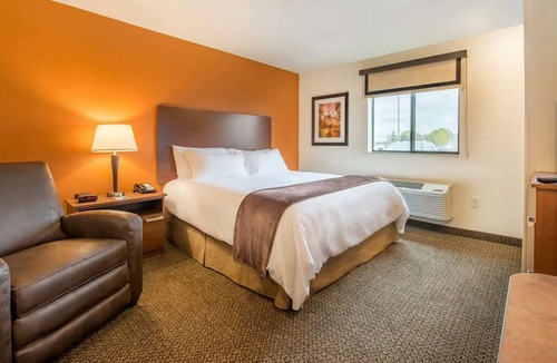 North Las Vegas Hotel | Comfort & Convenience: North Las Vegas Room with Kitchen! Near Cheyanne Square!