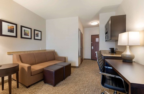 Ontario Hotel | Comfort Suites Ontario Airport Convention Center
