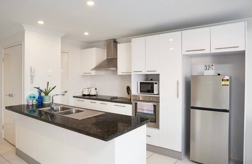 Southport Apartment | Comfort Two Bedroom Apartment in Heart Southport