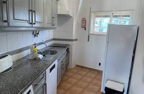 Albardeira Apartment | COMFORTABLE APARTMENT 1 ROOM - 2/4 PERSONS