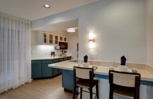 Sunnyvale Hotel | Comfortable Queen Stay! Free Breakfast, Wi-Fi, and Outdoor Pool Access!
