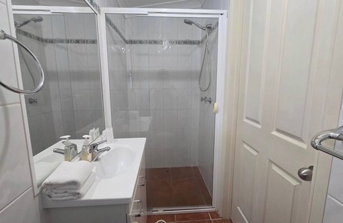 Mermaid Waters House | Comfortable Studio Granny Flat Mermaid Water
