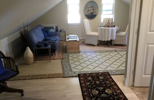 Penn Valley Cabin | Comfortable Upper Floor Mountain Getaway in Penn Valley, California