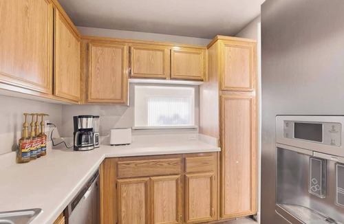 Sunrise Manor House | Comfortable Vegas 3BR Home w/BBQ & Pool Access