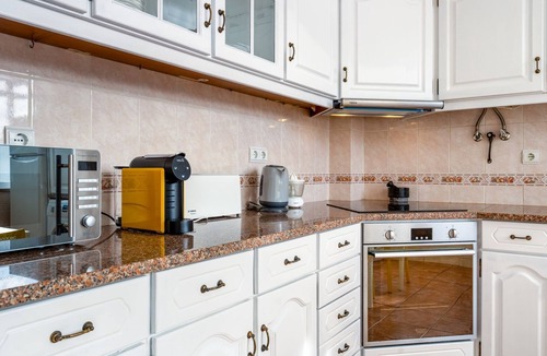 Burgau Apartment | Comfy Flat W/Rooftop Beach View by LovelyStay