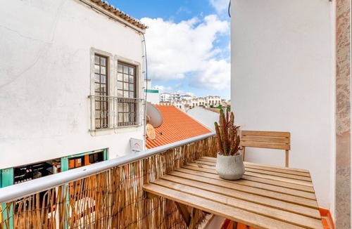 Burgau Apartment | Comfy Flat W/Rooftop Beach View by LovelyStay
