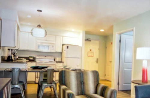 Mission Valley Apartment | Comic Con! sleeps 4 1-bedroom hotel suites in San Diego with AC, kitchen, pool.