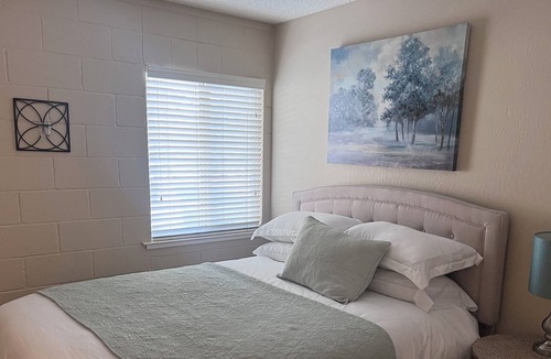Northeast Reno Condo | Contemporary 1st Floor Condo w/Community Pool! Minutes from Downtown Reno & UNR!