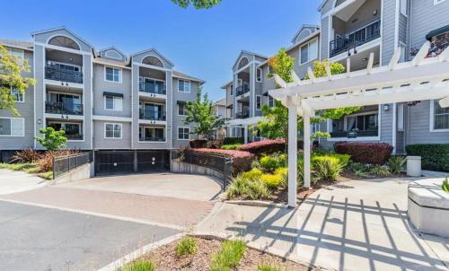 Duveneck - St. Francis Apartment | Contemporary one big bedroom in the Palo Alto area, close to Stanford, CA, a nice & relaxing place