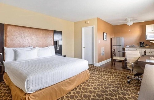 Corte Madera Hotel | Contemporary Studio Suite Near Trails & Parks | Outdoor Pool | Free Parking